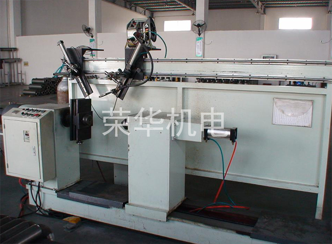 环缝焊接设备(图1)